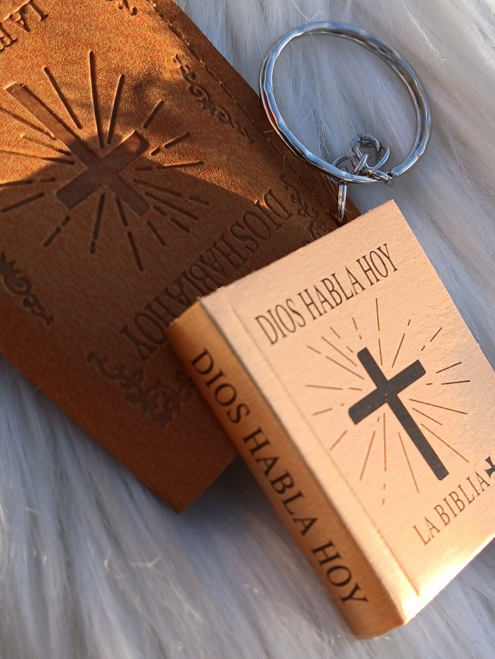 Mini Spanish Holy Bible with Case Keychain Novelty Religious Book Espanol Libro